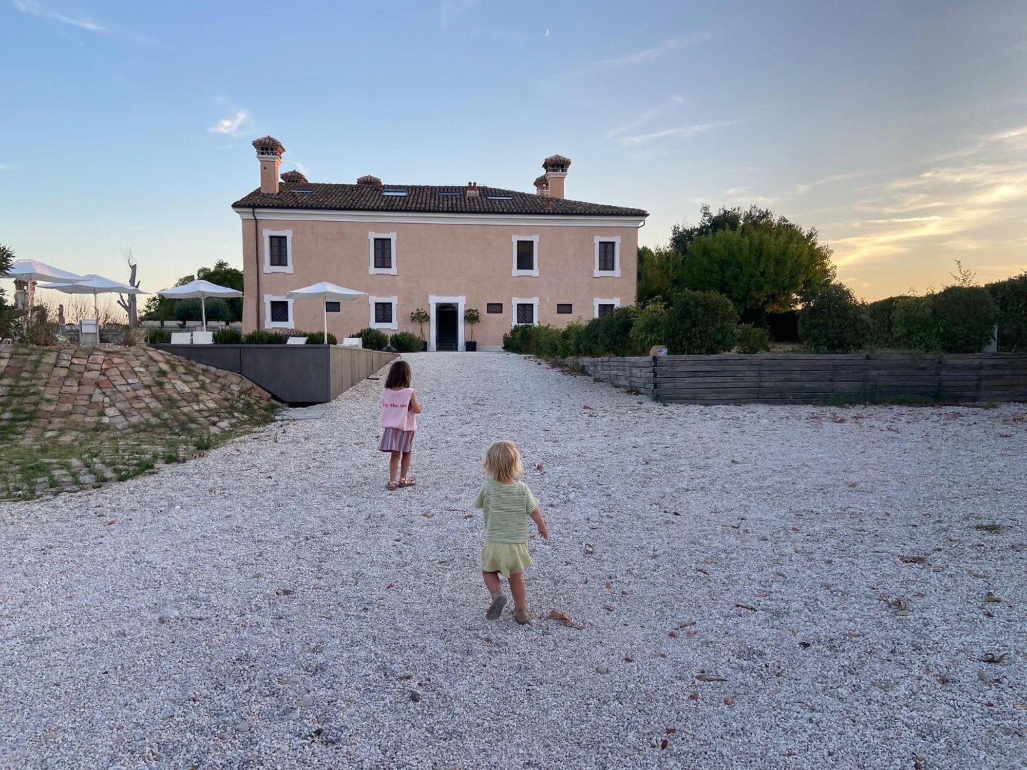 Loft In A Beautiful Villa With Swimming Pool Monsano Eksteriør billede